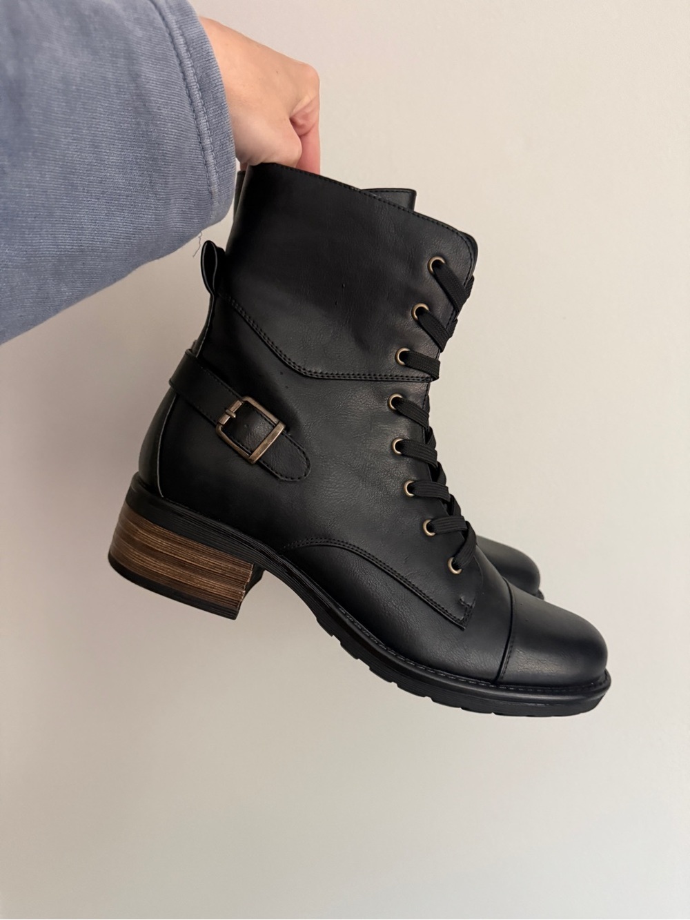 NWOB indigo rd. ‘Jovanie’ Combat Boot